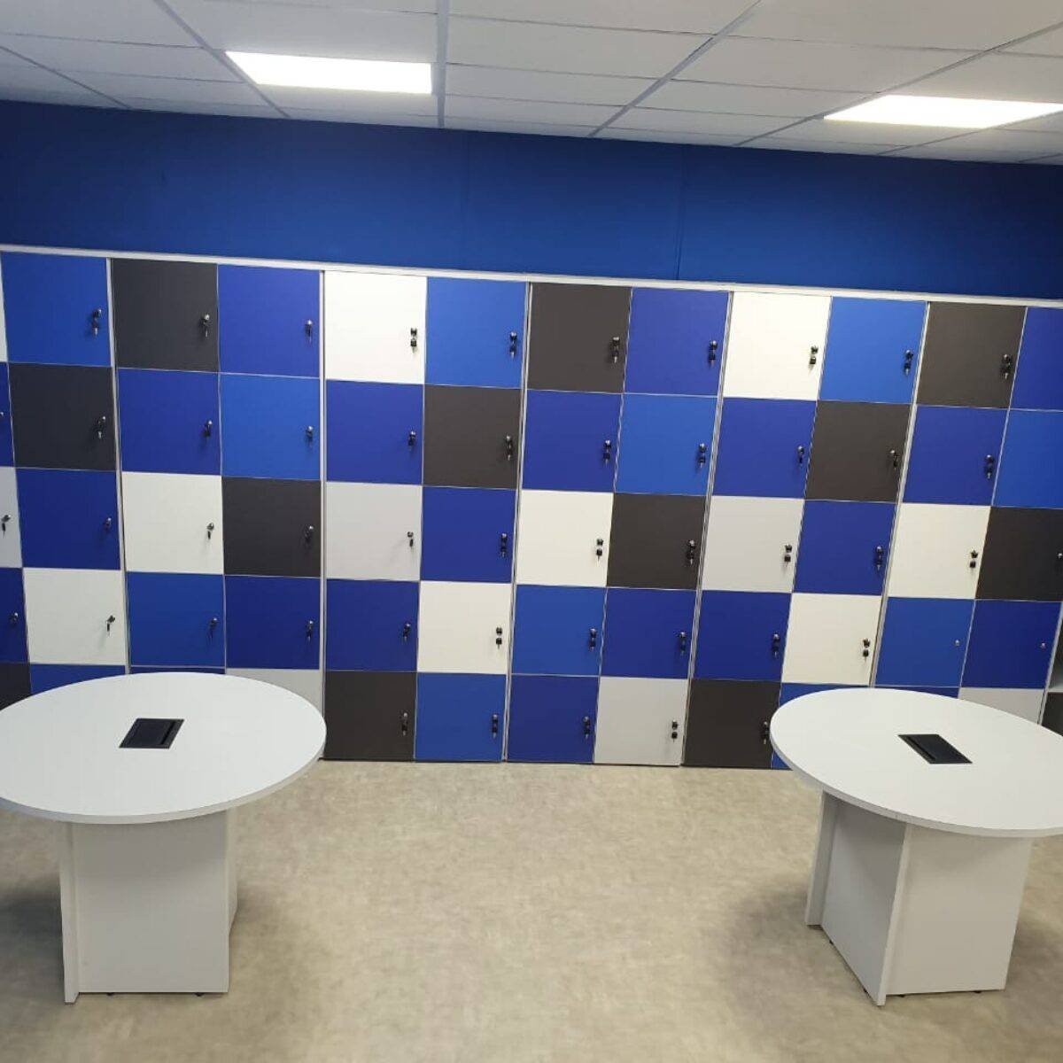 Ambiente administrativo da Gehaka transformado com mobiliário corporativo sob medida desenvolvido pela Workly Office.